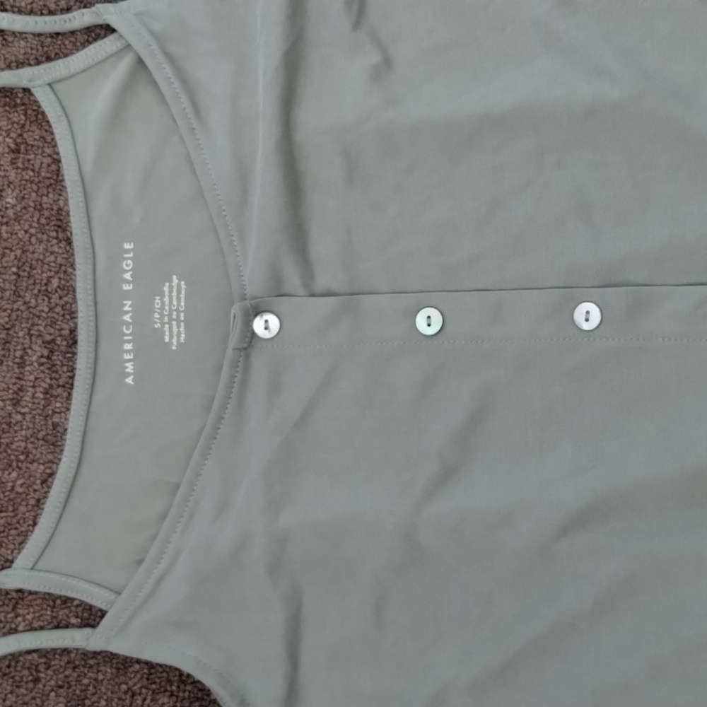 AE green faux button tank - Picture 3 of 4